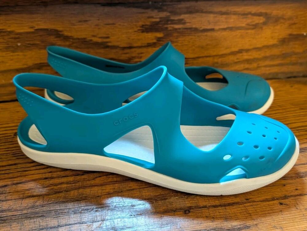 Crocs Women's 10 Swiftwater Wave Electric Blue Sandal Athleisure Comfort Beach